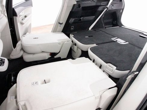 Certified 2024 Volvo XC90 B6 Plus image 29