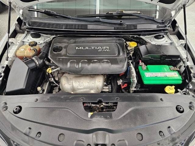 Used 2015 Chrysler 200 S w/ Comfort Group FWD image 38