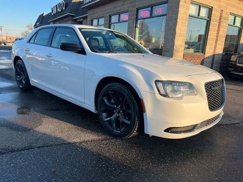 Used 2022 Chrysler 300 Touring w/ Sport Appearance Package image 2