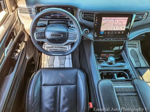 Used 2024 Jeep Wagoneer L Series II w/ Flexible Seating Group AWD/4WD image 12