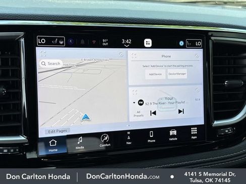 Used 2025 Chrysler Pacifica Limited w/ Trailer Tow Group FWD image 19