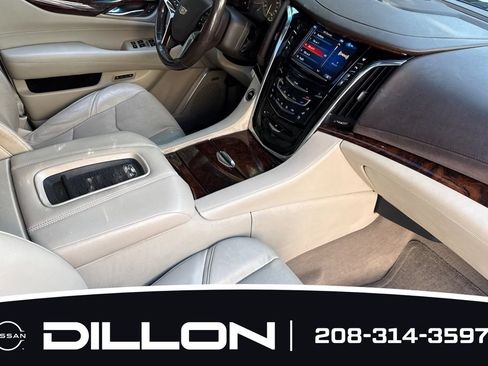 Used 2015 Cadillac Escalade ESV Luxury AWD/4WD image 18