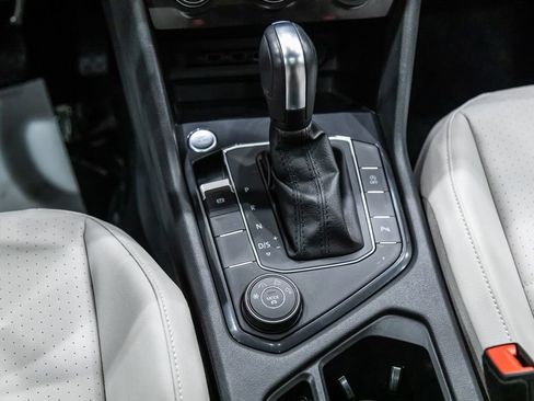 Used 2020 Volkswagen Tiguan SEL AWD/4WD image 21