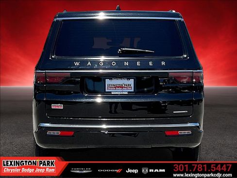 Used 2024 Jeep Wagoneer L Series II w/ Flexible Seating Group AWD/4WD image 6