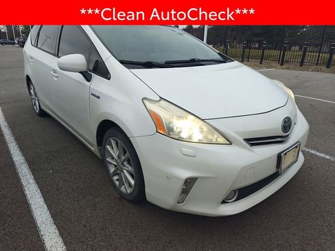 Used 2013 Toyota Prius V Five image 3