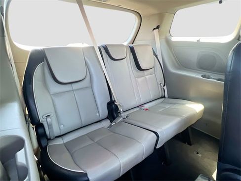 Used 2021 Kia Sedona EX image 25