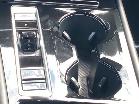Certified 2024 Volkswagen Atlas Cross Sport SE w/ Panoramic Sunroof Package AWD/4WD image 9