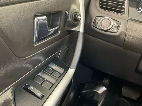 Used 2013 Ford Edge SE image 19