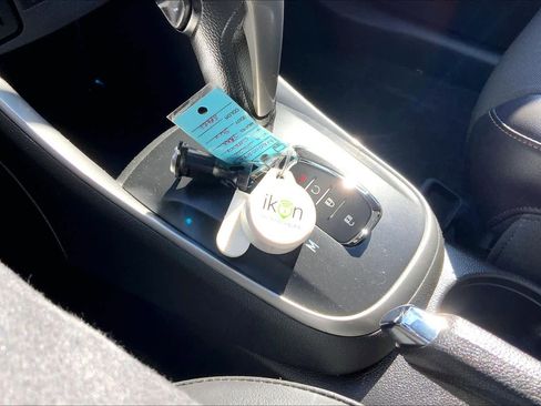 Certified 2022 Chevrolet Trax LT w/ Sport Edition image 24