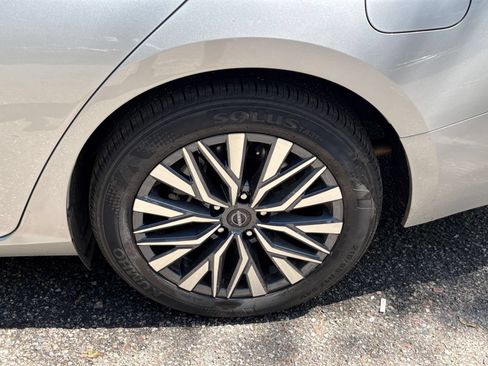 Used 2025 Nissan Altima 2.5 SV FWD image 25