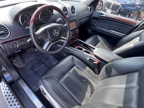 Used 2009 Mercedes-Benz GL 550 4MATIC image 3