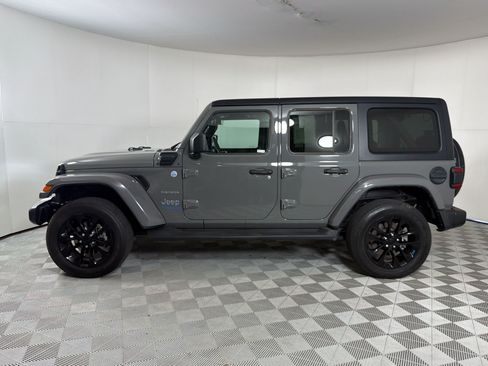 Used 2022 Jeep Wrangler Unlimited Sahara AWD/4WD image 2