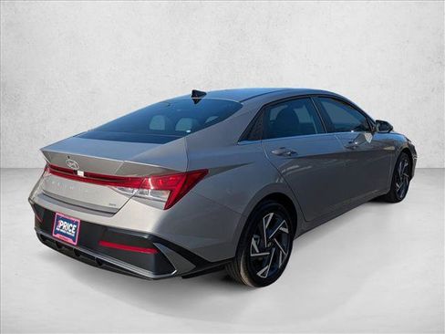 Certified 2025 Hyundai Elantra Limited image 5