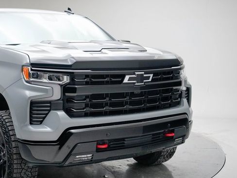 Used 2024 Chevrolet Silverado 1500 LT Trail Boss w/ Convenience Package II image 12