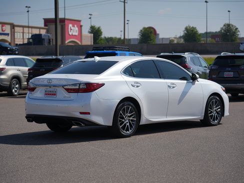 Used 2016 Lexus ES 350 w/ Luxury Package w/Wood Trim FWD image 3
