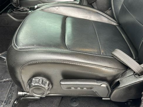 Used 2023 Jeep Wrangler Unlimited Sahara image 14