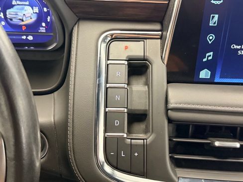 Used 2022 Chevrolet Tahoe LT w/ LT Signature Plus Package AWD/4WD image 17