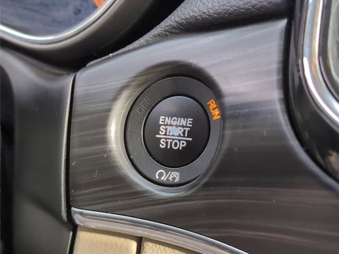 Used 2021 Jeep Grand Cherokee Limited image 22