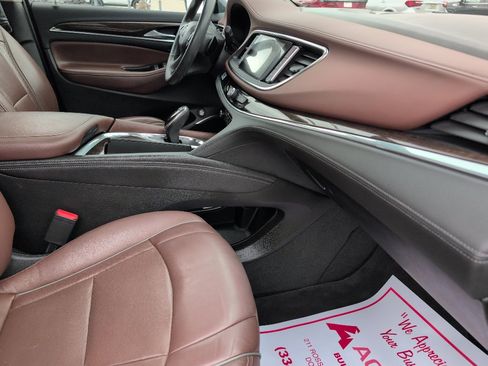 Used 2018 Buick Enclave Avenir w/ Avenir Technology Package image 13
