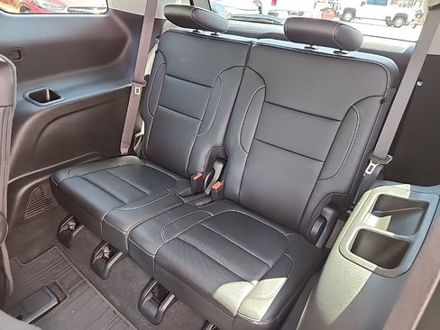 Used 2023 GMC Acadia SLT w/ Trailering Package AWD/4WD image 12