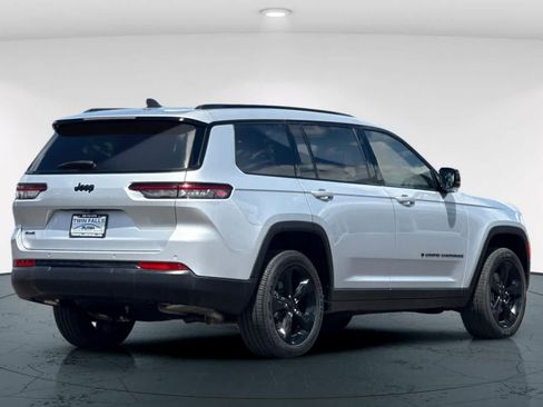 Used 2025 Jeep Grand Cherokee L Altitude w/ Trailer Tow Package AWD/4WD image 2