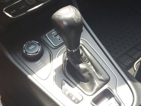 Used 2020 Jeep Cherokee Latitude Plus AWD/4WD image 21