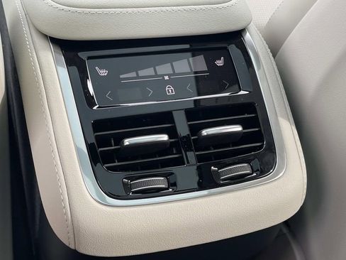 New 2026 Volvo XC90 B6 Ultra image 16