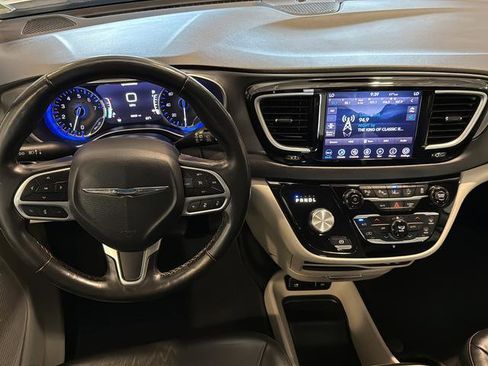 Used 2020 Chrysler Pacifica Touring-L w/ Advanced Safetytec Group FWD image 31
