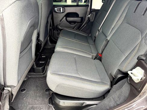 Used 2024 Jeep Wrangler Unlimited image 18