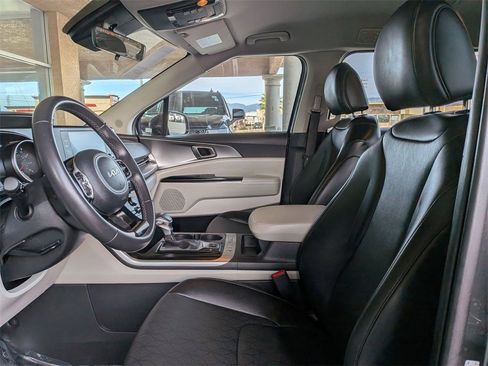 Used 2024 Kia Carnival LX image 14