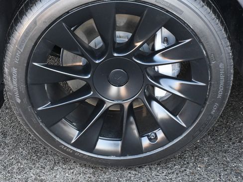 Used 2021 Tesla Model Y Long Range image 6