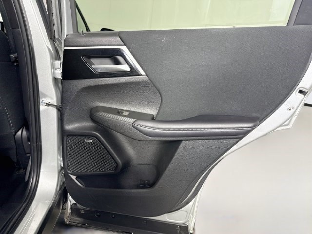 Used 2025 Mitsubishi Outlander ES FWD image 27