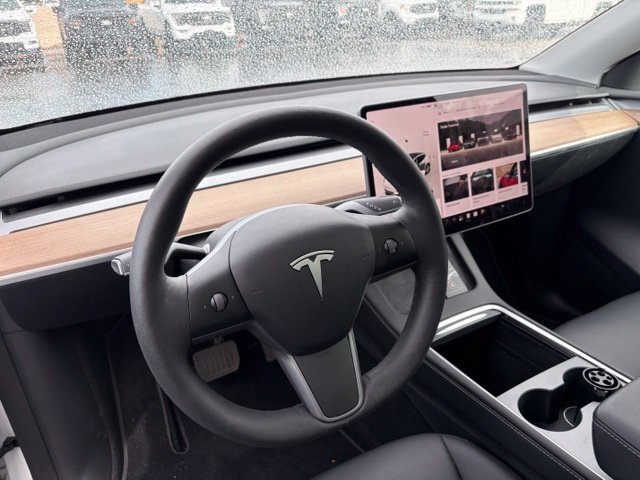 Used 2023 Tesla Model Y Long Range AWD/4WD image 3