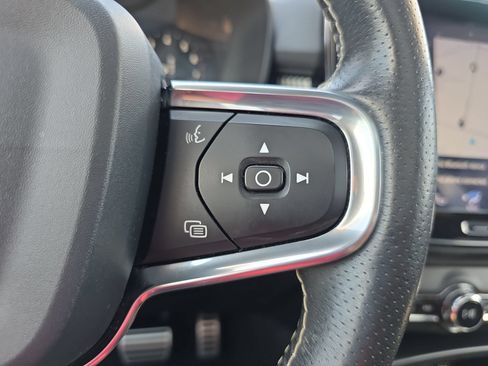 Used 2020 Volvo XC40 T5 R-Design AWD/4WD image 20