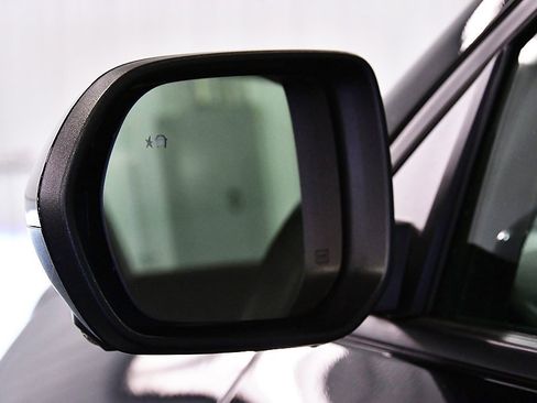 Used 2025 Chevrolet Equinox LT w/ Safety and Technology Package image 12