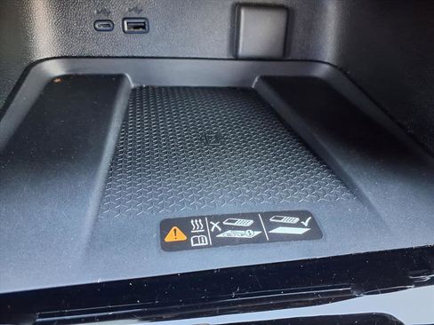 Used 2024 Chevrolet Traverse RS image 7