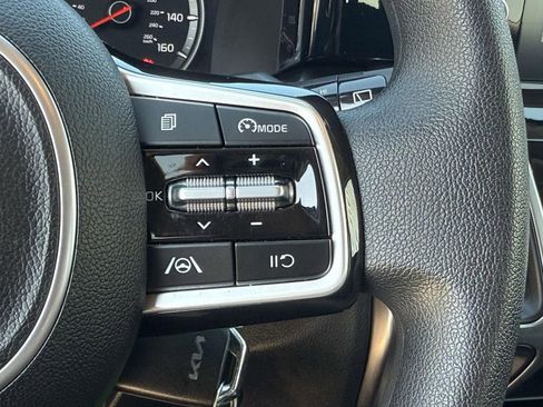 Used 2023 Kia Sorento LX image 18