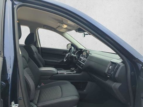 Used 2025 Nissan Pathfinder SV FWD image 17
