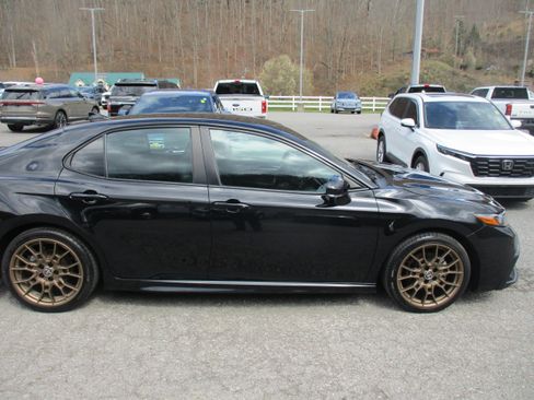Used 2023 Toyota Camry SE w/ Convenience Package FWD image 3