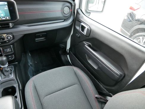 Used 2024 Jeep Wrangler Unlimited Rubicon image 11