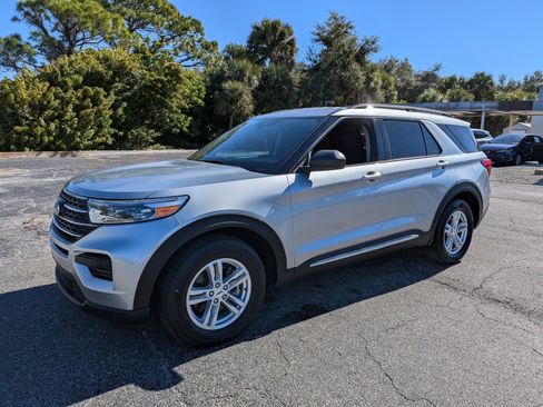 Used 2023 Ford Explorer XLT RWD image 8