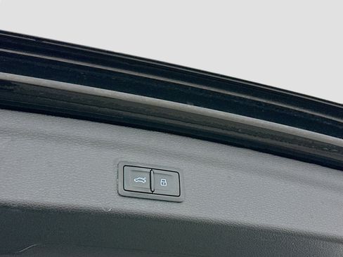 Used 2020 Audi Q3 2.0T Premium Plus w/ Premium Plus Package image 32