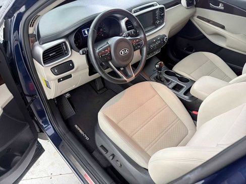 Used 2018 Kia Sorento AWD image 11