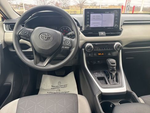 Certified 2019 Toyota RAV4 XLE w/ Convenience Package FWD image 11