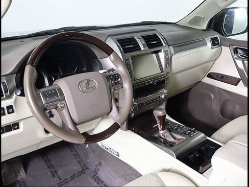 Used 2019 Lexus GX 460 Luxury AWD/4WD image 6