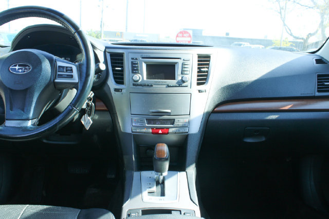 Used 2013 Subaru Outback 2.5i Limited w/ Moonroof Pkg AWD/4WD image 17