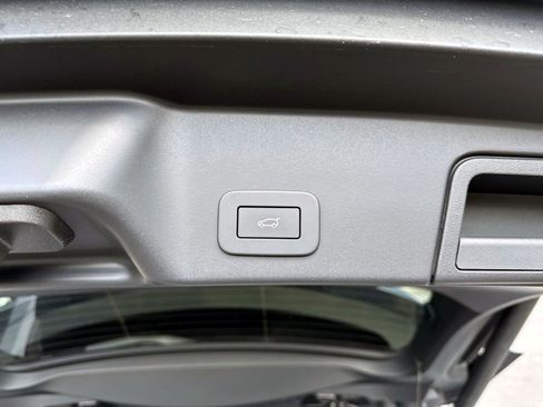 Used 2024 Land Rover Range Rover Evoque Dynamic SE image 9