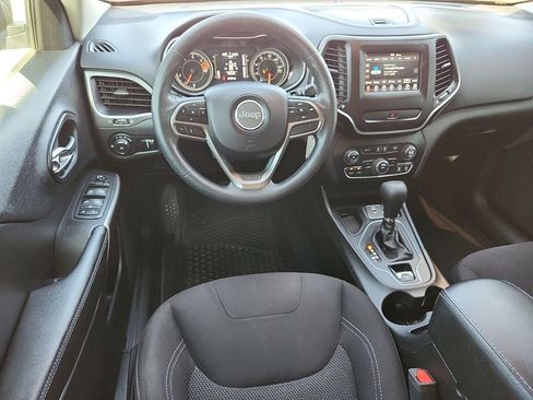 Used 2019 Jeep Cherokee Latitude w/ Popular Appearance Group FWD image 15