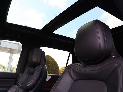 Used 2019 Lincoln Navigator L Reserve image 10