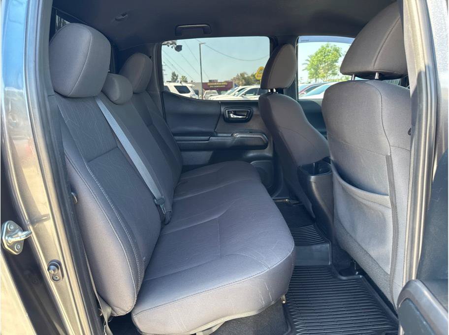 Used 2017 Toyota Tacoma TRD Off-Road w/ Tow Package AWD/4WD image 23